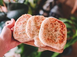 Foto principal de Pan naan relleno de queso mozzarella