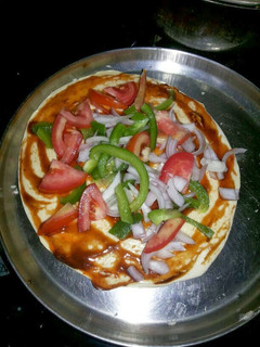 वेज पिज़्ज़ा (Veg pizza recipe in Hindi) रेसिपी मुख्य फोटो
