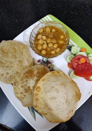 A picture of Chole bhature.
