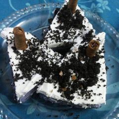 A picture of Blueberry chilled cake without oven.