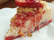 Una foto de postres con queso crema