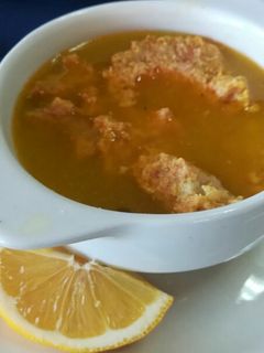 Una foto de Consomé de pan frito