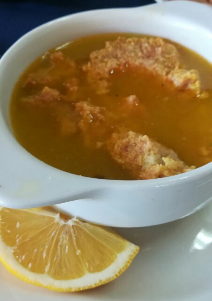 Una foto de Consomé de pan frito