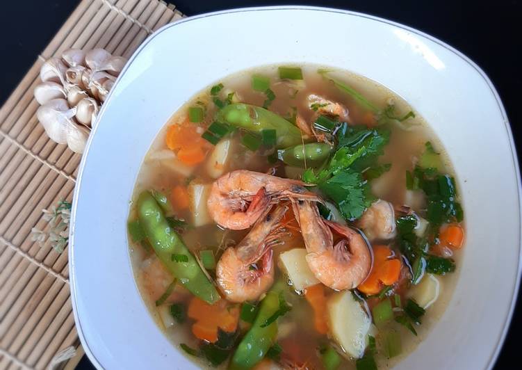 Bagaimana Membuat Sop Udang yang Enak