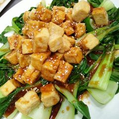A picture of Sweet and Sour chicken.