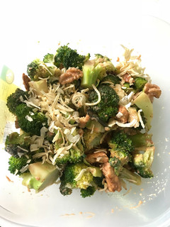 Una foto de Ensalada de brócoli con solomillos de pavo a la mostaza