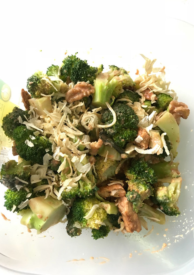 Una foto de Ensalada de brócoli con solomillos de pavo a la mostaza