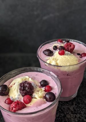 A picture of Berry berry falooda.