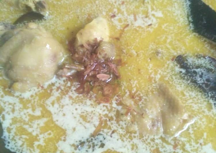 Opor ayam kuning �?�