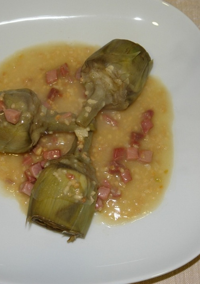 Una foto de Alcachofas con salsa de almendras
