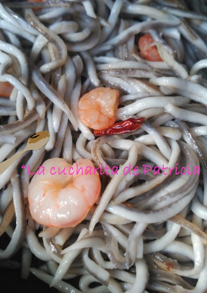 Una foto de Anguriñas al ajillo con gambas y algo potentes de picante