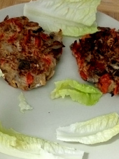 Una foto de 🫓Tortitas de berenjenas 🍆y pimientos en conserva🥫