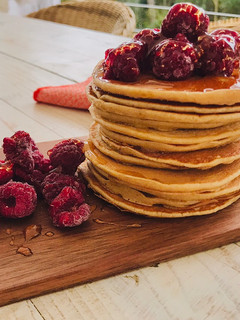 Una foto de Pancakes con miel