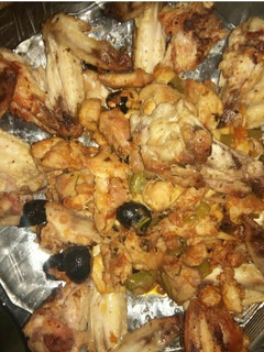 صورة لوصفة اجنحة الدجاج بالتوابل والزيتون الاسود