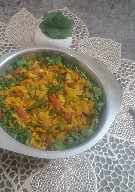 पत्ता गोभी मटर की सब्जी रेसिपी मुख्य फोटो