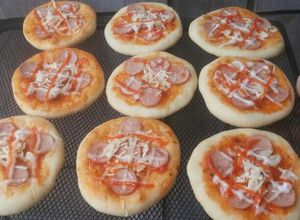 Foto resep Pizza mini empuk *bisa simpan freezer