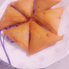 Tandoori chicken samosa A picture of Tandoori chicken samosa.