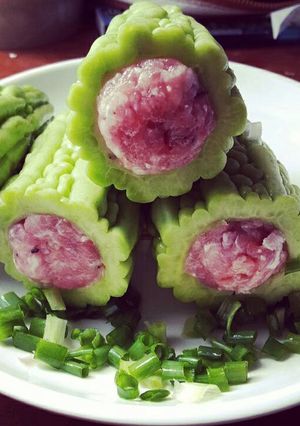 Hình của món Khổ qua dồn thịt.