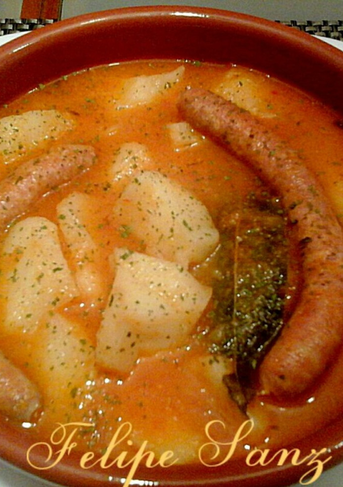Una foto de Patatas guisadas con salchichas