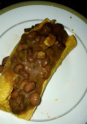 Una foto de Plátano maduro bañado en frijoles