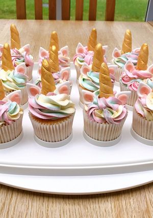 A picture of Unicorn cupcakes.