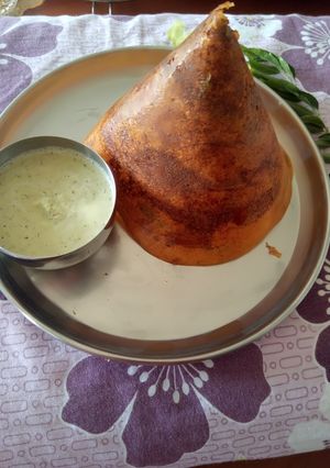 A picture of Tomato cone dosa.
