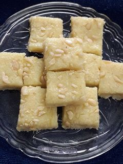 নারকেল সুজির বরফি(narkel sujir barfi recipe in Bengali) রেসিপির প্রধান ছবি