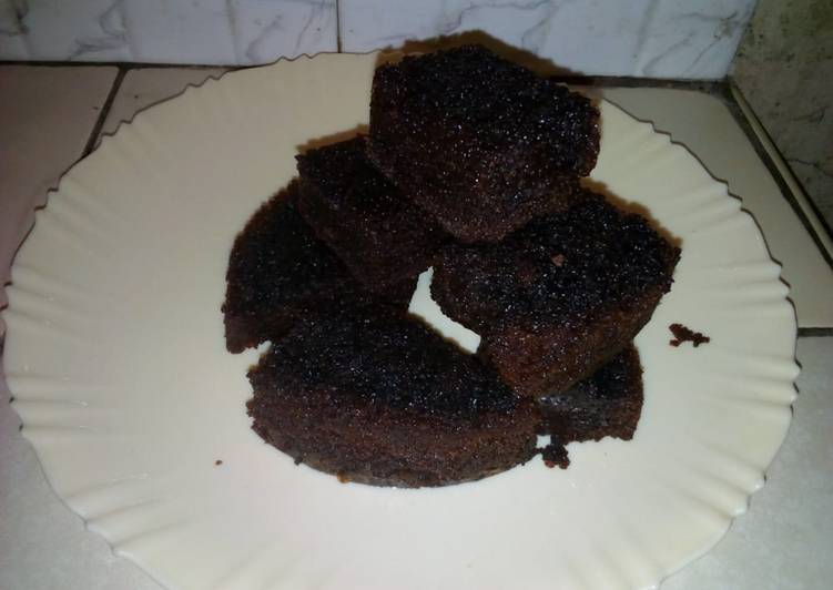 Moist eggless chocolate cake