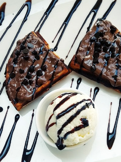वॉलनट वॉफल्स (walnut waffles recipe in Hindi) रेसिपी मुख्य फोटो
