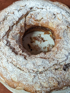 A picture of Sour cream cake.