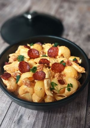 Une photo de Pâtes crémeuses au poulet et chorizo