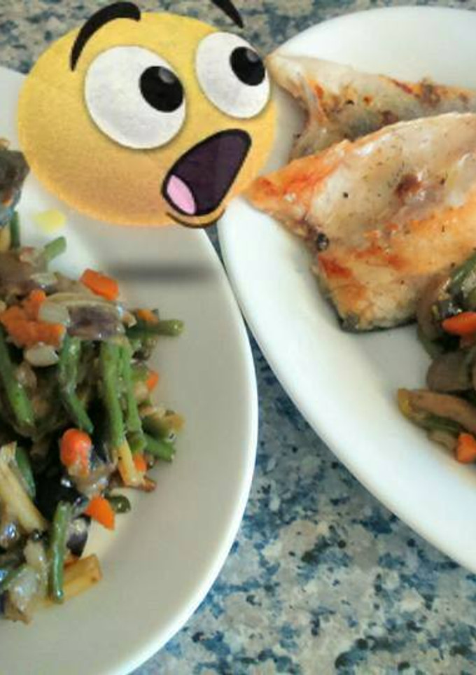 Una foto de Lubina fresca a la plancha con verduras salteadas al wok!!