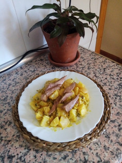 Una foto de Ensalada de patata con melva aliñada a mí estilo