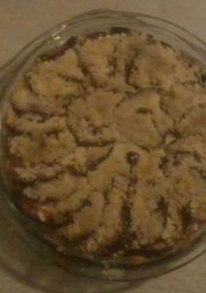 Una foto de Torta de ciruelas con crumble para dos. Libre de gluten