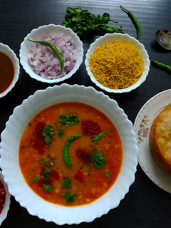 દાલ પકવાન (Dal pakwan recipe in gujarati) રેસીપી મુખ્ય ફોટો