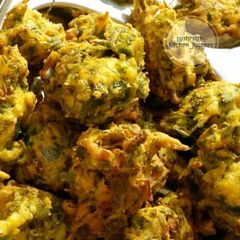A picture of Spinach fritters or palak pakora.