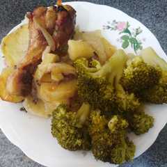 Una foto de Pollo al horno con papas!!!