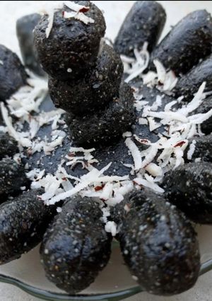 A picture of Black Sesame Ladoo.
