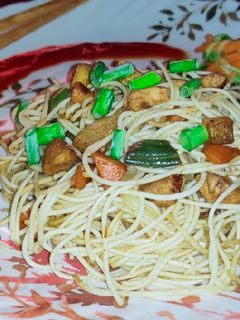 মিক্স চিকেন চাউমিন (mix chicken chowmin recipe in Bengali) রেসিপির প্রধান ছবি