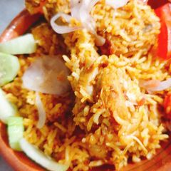 A picture of Butter chicken biryani.