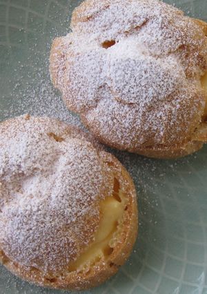 A picture of Profiteroles.