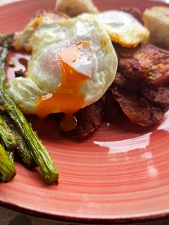 Una foto de Patatas al ajillo y complementos