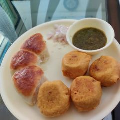 Vada pav A picture of Vada pav.