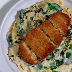 A picture of Linguine in Tofu and Garlic Alfredo.
