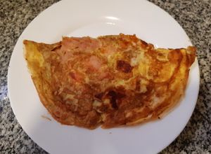 Una foto de Omelette de jamón y queso a mi manera🇺🇾