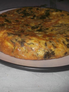 Una foto de Tortilla de patatas con acelgas