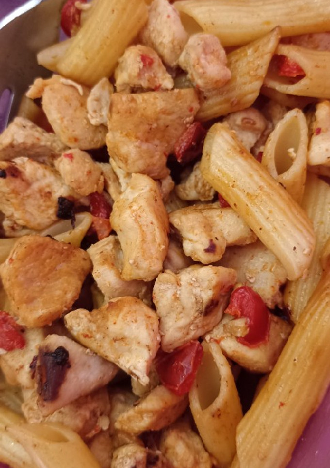 Una foto de Macarrones con carne de pollo