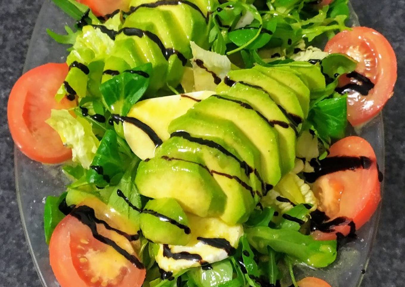 Ensalada de lechuga, rúcula y canónigos