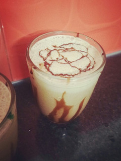 சாக்லேட் மில்க் ஷேக் (Chocolate milkshake recipe in tamil) செய்முறை முக்கிய புகைப்படம்