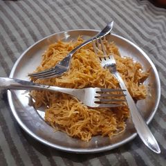 A picture of Vermicelli in sauce.